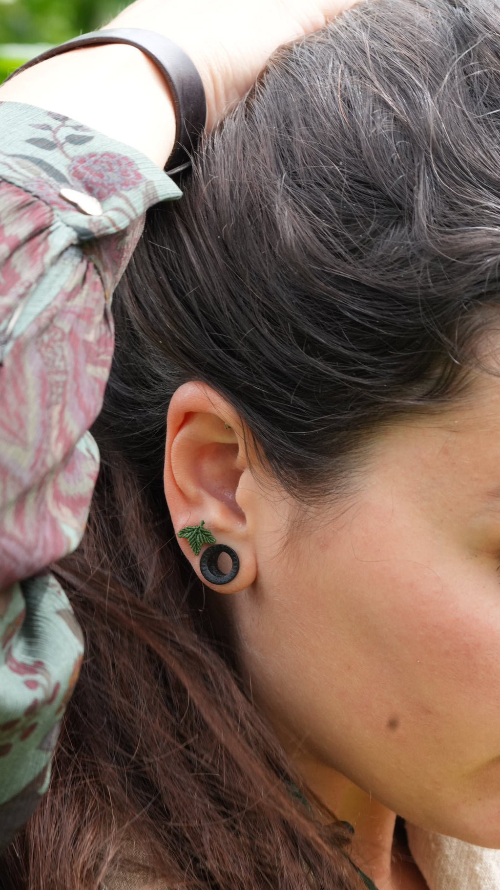 Puces d'oreilles feuille de lierre - plusieurs couleurs au choix - Coton & Astrance