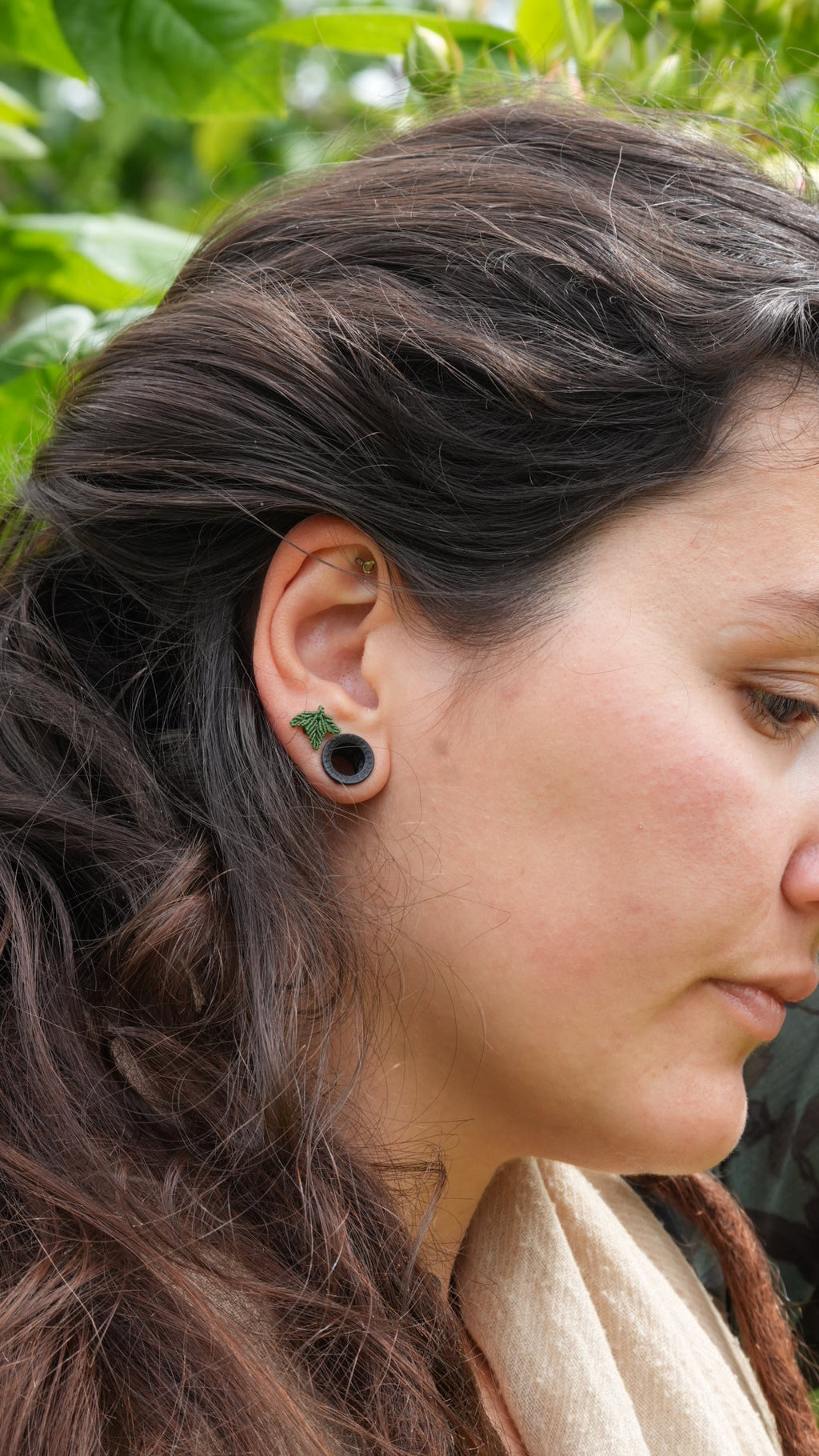 Puces d'oreilles feuille de lierre - plusieurs couleurs au choix - Coton & Astrance