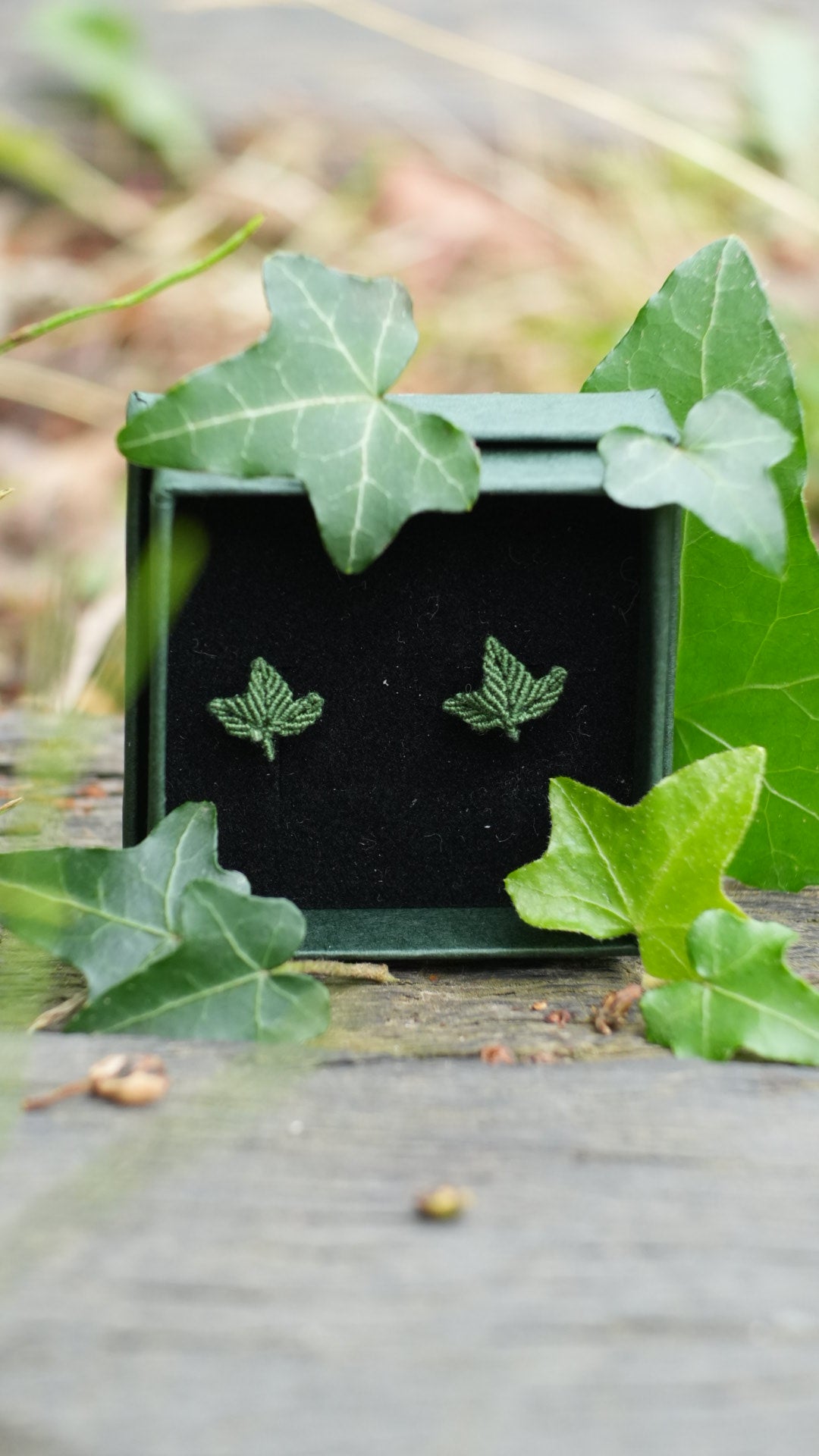 Puces d'oreilles feuille de lierre - plusieurs couleurs au choix