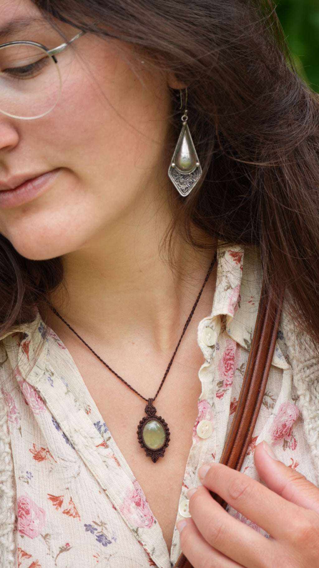 Collier micro macramé elfique avec prhénite - Coton & Astrance