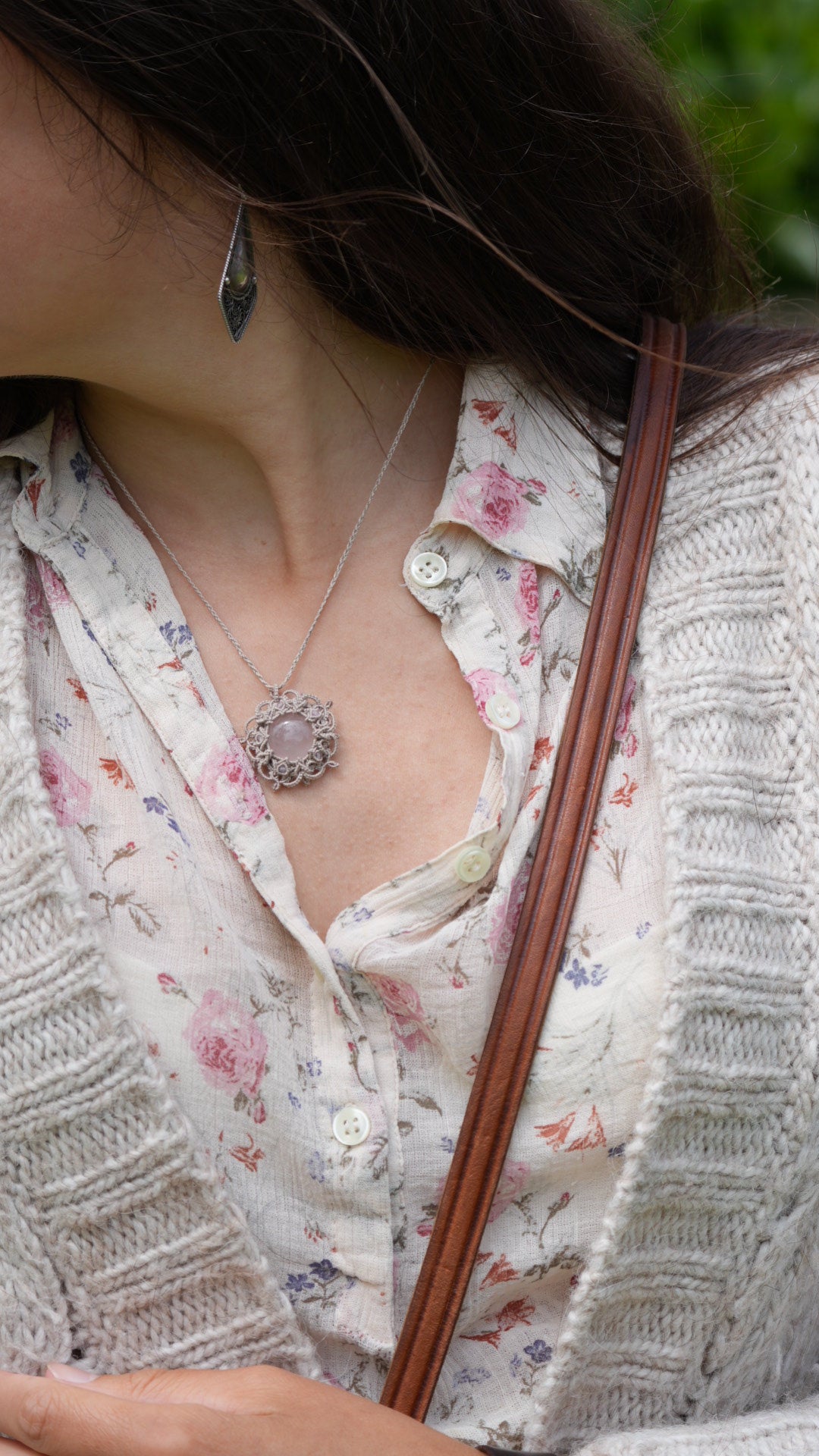 Médaillon quartz rose micro macramé dentelle - Coton & Astrance