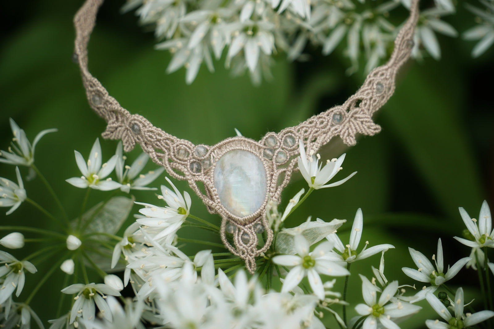Collier V elfique labradorite pierre de lune • Ras de cou féérique - Coton & Astrance