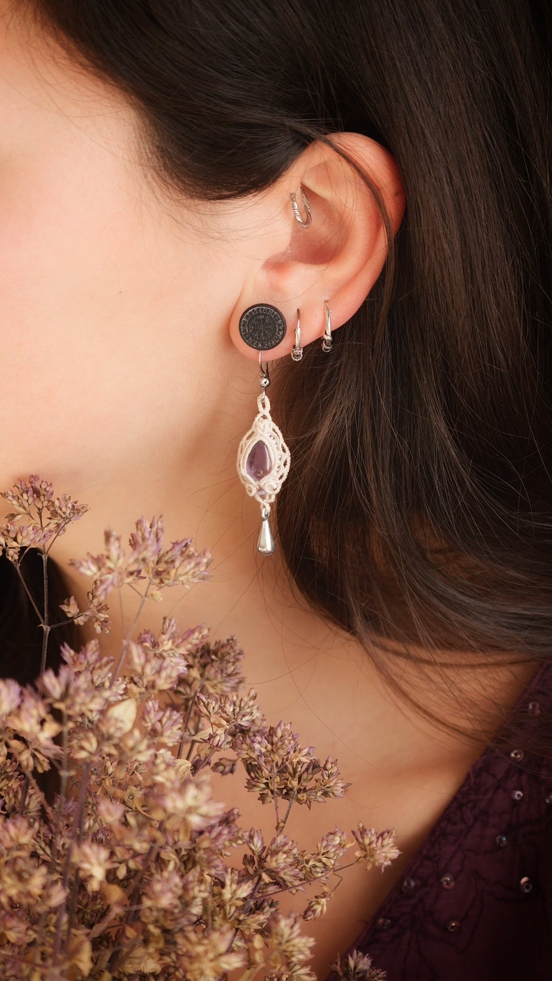 Boucles d’oreilles améthyste lilas en micro macramé style princesse - Coton & Astrance