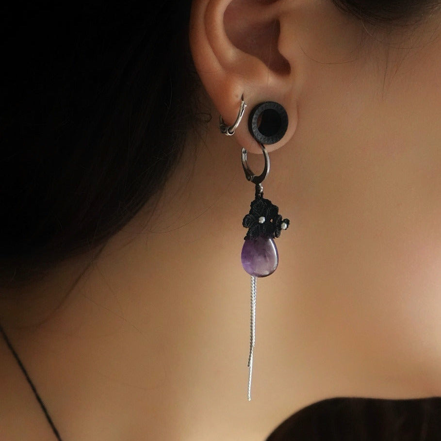 Boucles d’oreilles florales gothiques en micro macramé noir & améthyste - Coton & Astrance