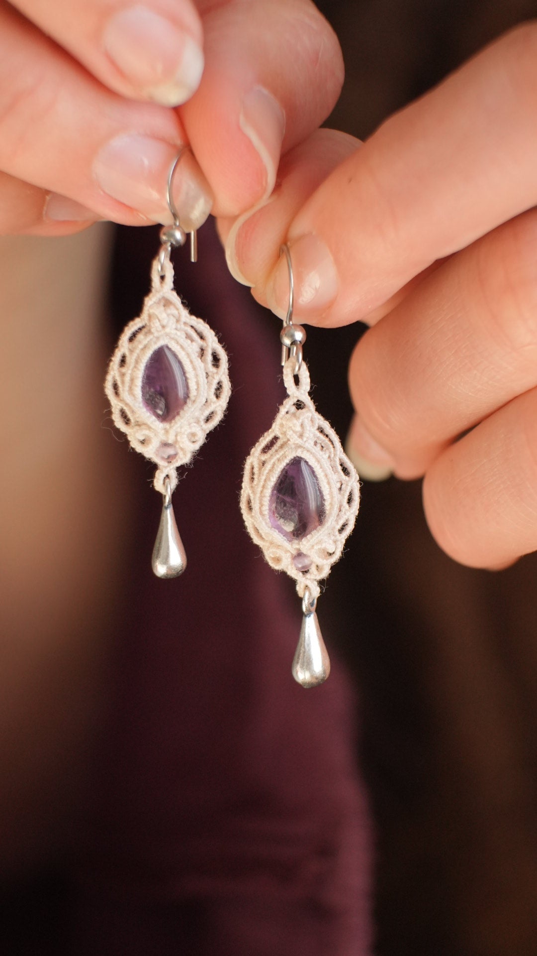 Boucles d’oreilles améthyste lilas en micro macramé style princesse - Coton & Astrance