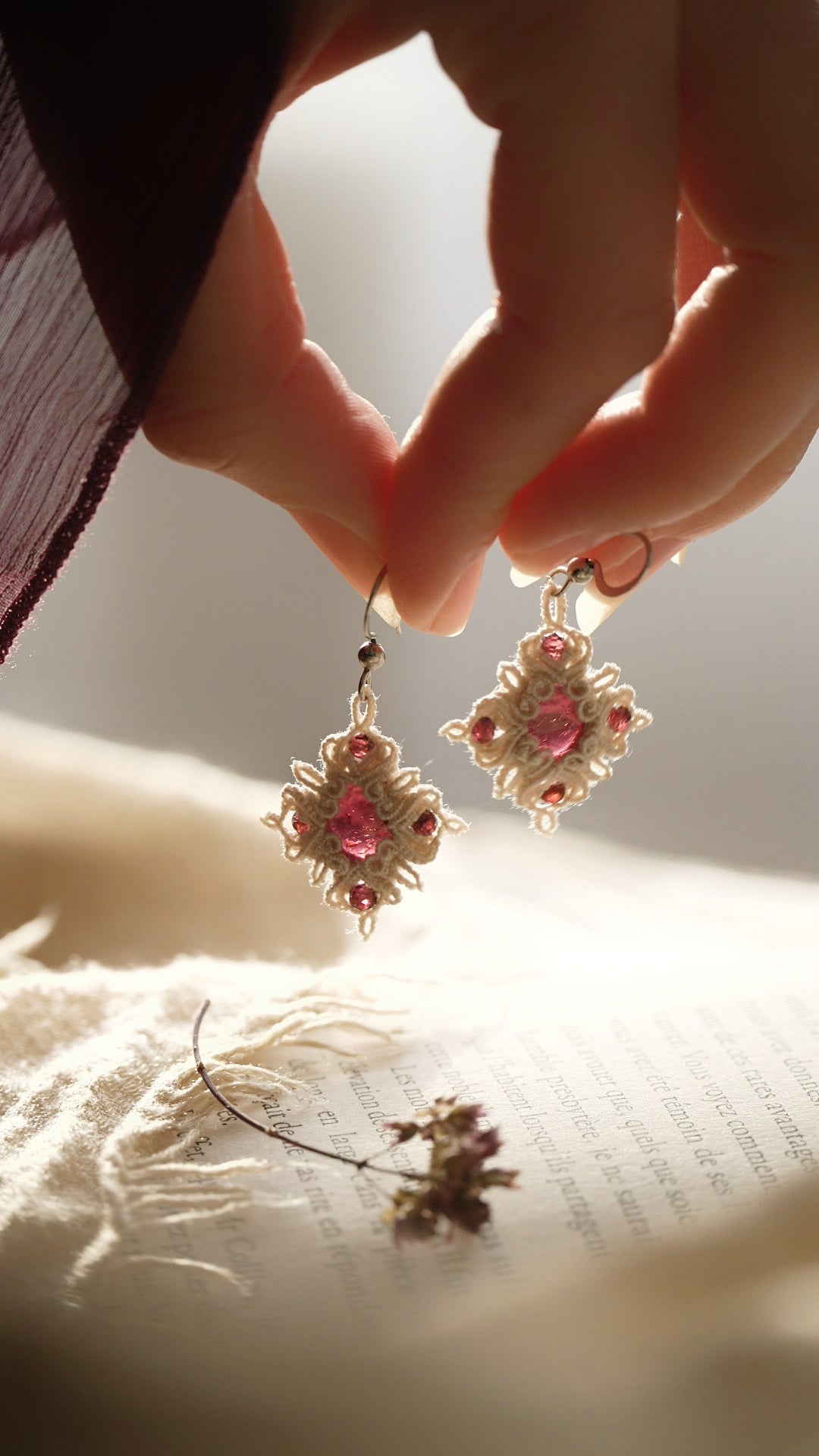 Boucles d’oreilles dentelle en grenat rouge