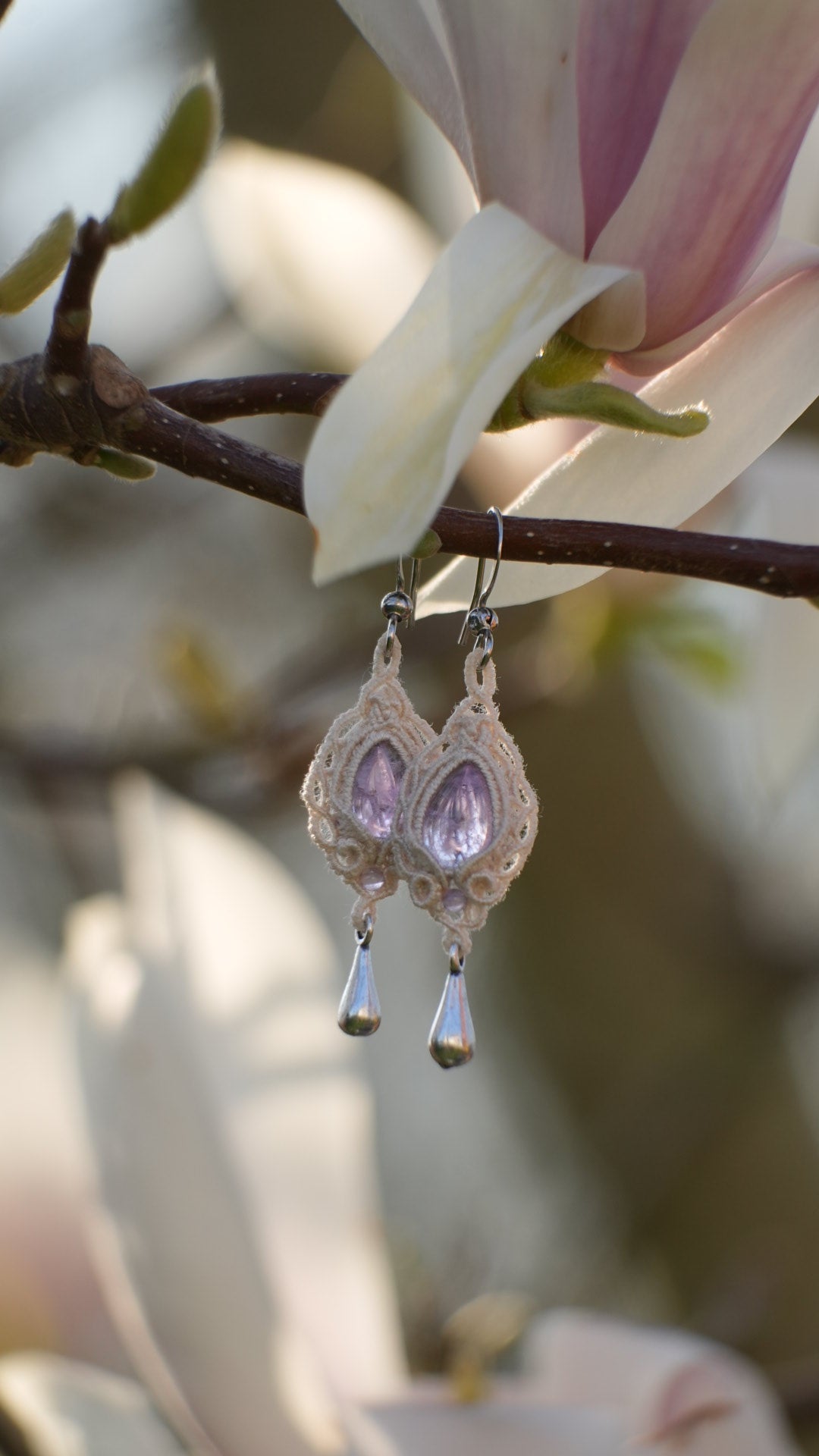 Boucles d’oreilles améthyste lilas en micro macramé style princesse - Coton & Astrance