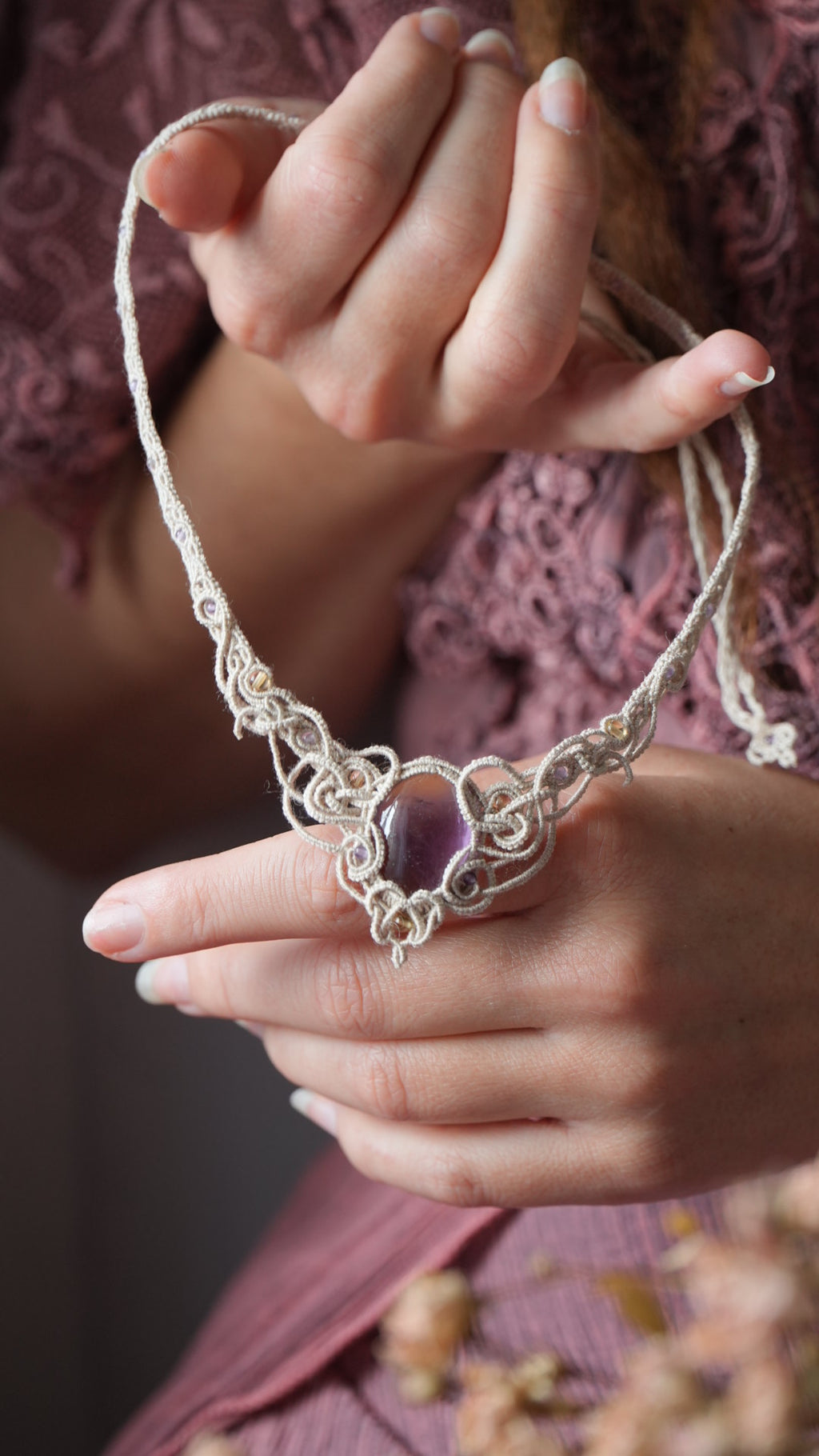 Collier plastron elfique en amétrine et micro macramé - Coton & Astrance