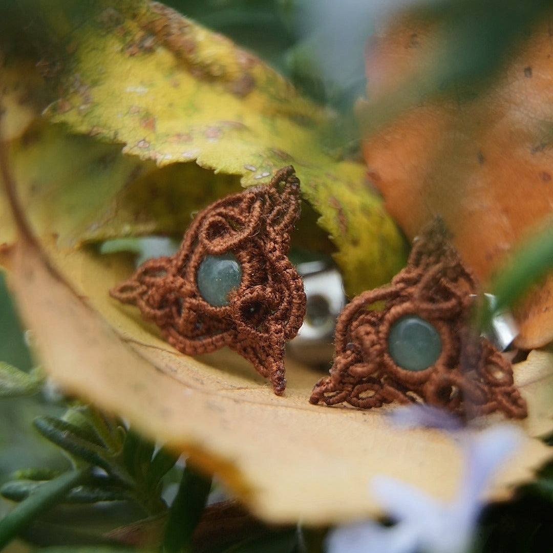 Puces d’oreilles triquetra celtiques en aventurine verte - Coton & Astrance