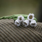 Broche Muguet micro macramé – Bijou floral fait main - Coton & Astrance